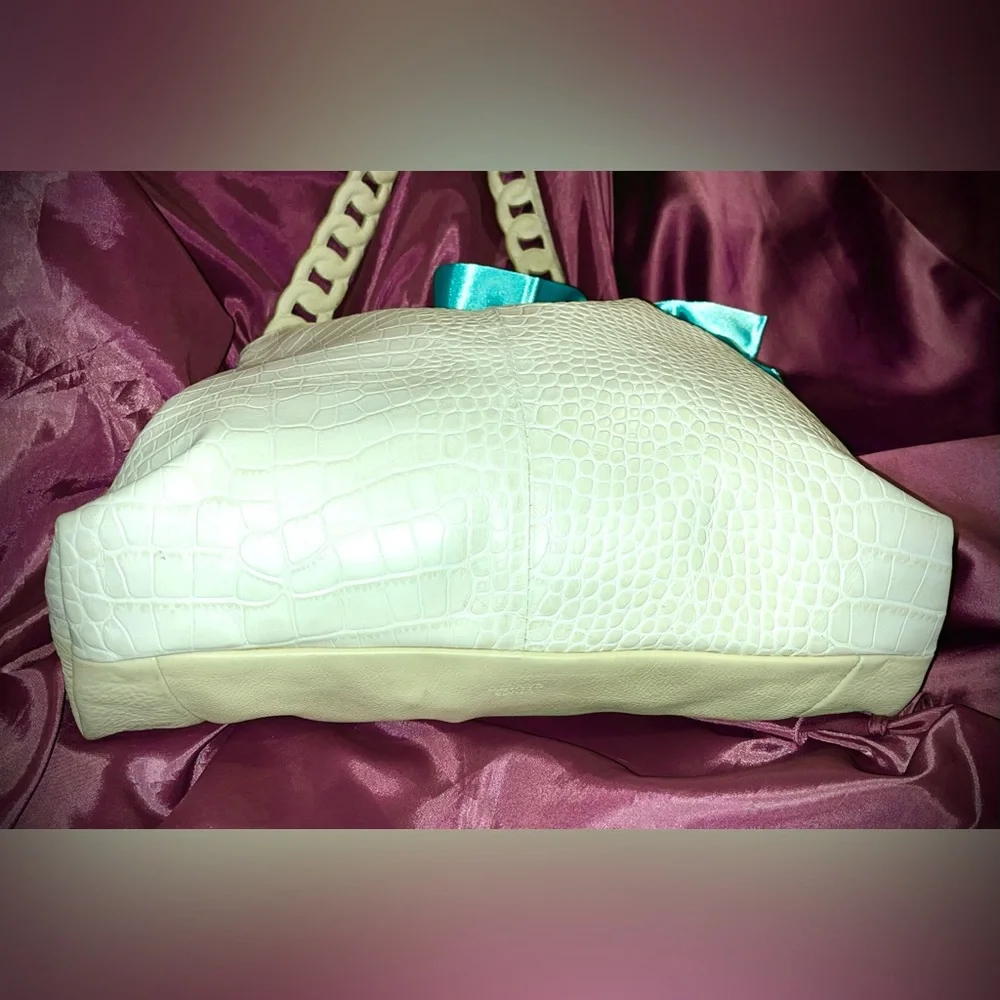 Vince Camuto Deeha Hobo Bag with VC Dust Bag - Picture 11 of 16